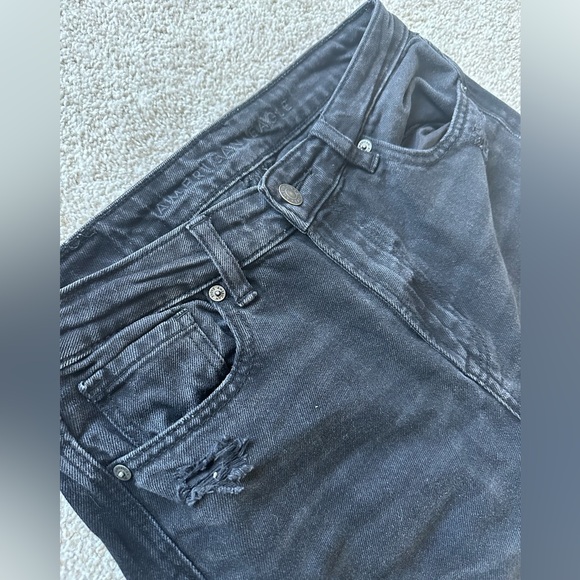 American Eagle High Rise Mom Jeans (x-short) - Picture 5 of 5